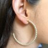 Brinco de Argola com Pérolas Pequenas Folheado em Ouro 18k - Image 2