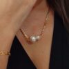 Colar Corrente Com Duas Pérolas Grandes - Image 5