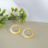 Brinco Aro Torcido Cravejado Com Zircônia Folheado Em Ouro 18k - Image 2