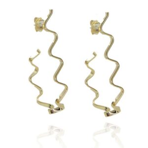 Brinco Argola Forma De J Trabalhada Folheado Em Ouro 18k