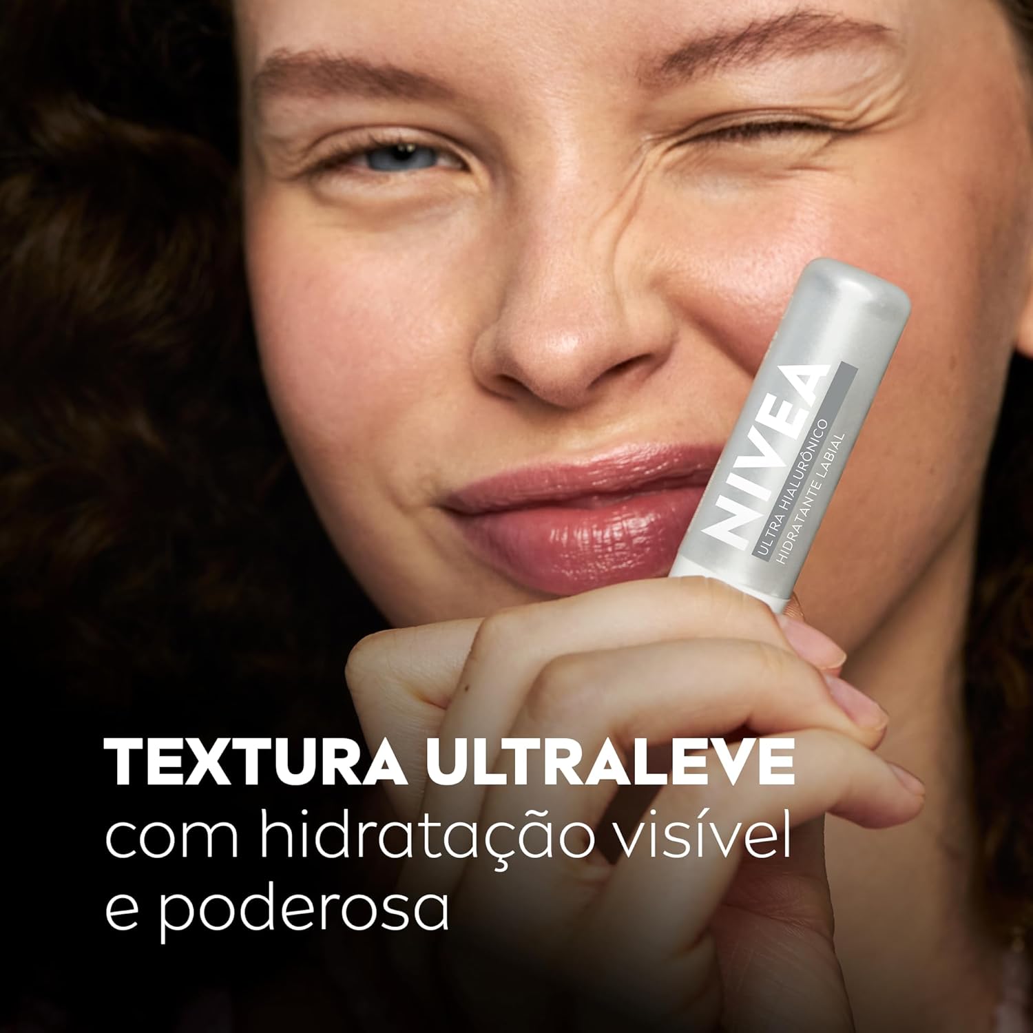 NIVEA Hidratante Labial Ultra Hialurônico 5,2g, Hidratação Profunda 24h, Lábios Macios, Ácido Hialurônico, Efeito Volume Imediato - Imagem 3