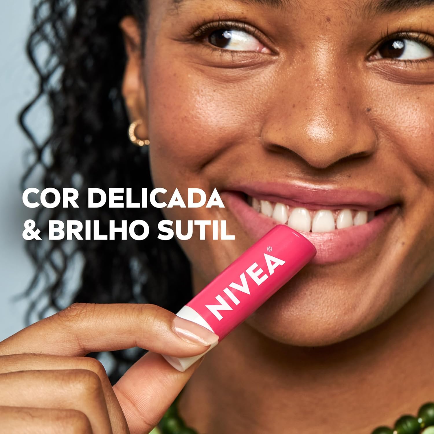 NIVEA Hidratante Labial Melancia Shine 4,8g, Hidratação Intensa 24h, Cor Suave, Brilho Delicado, Cuidado Diário, Manteiga de Karité - Imagem 3