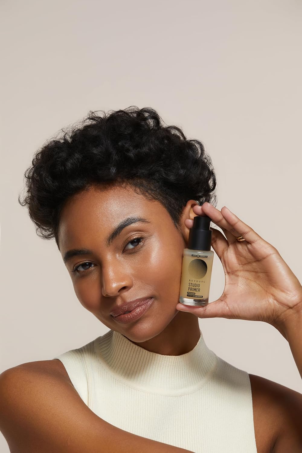 Beyoung Glow Primer Champagne 30ml – Fixa a Maquiagem, Controle de Oleosidade e Efeito Lifting com Niacinamida e Alga Marinha - Imagem 5