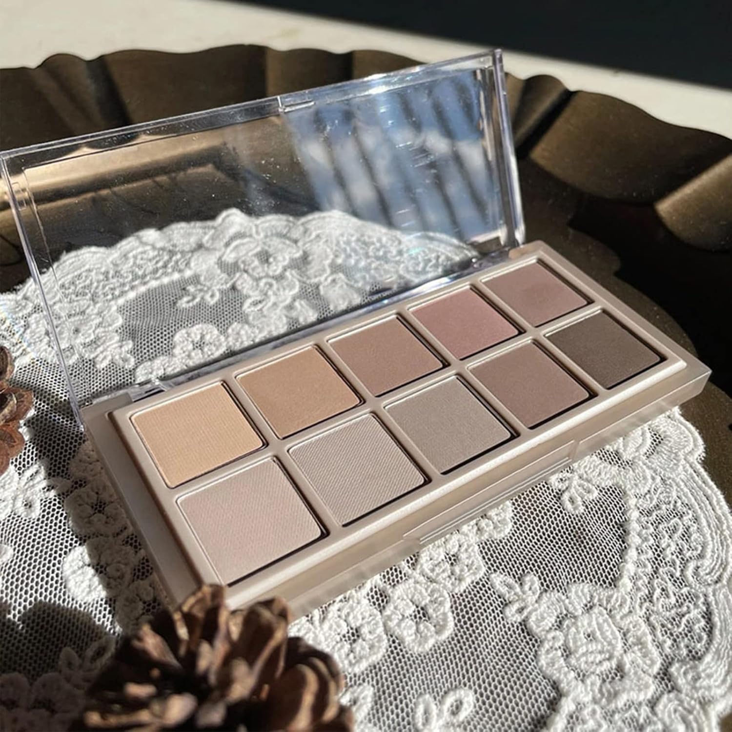 Erinde 10 Colors Matte Eyeshadow Palette, Grey Brown Eye Shadow Palette Makeup, Neutral Taupe Eye Makeup Pallet, Ultra-Blendable, Long Lasting Natural Nude Eyeshadow Pallete for Older Wo - Imagem 6