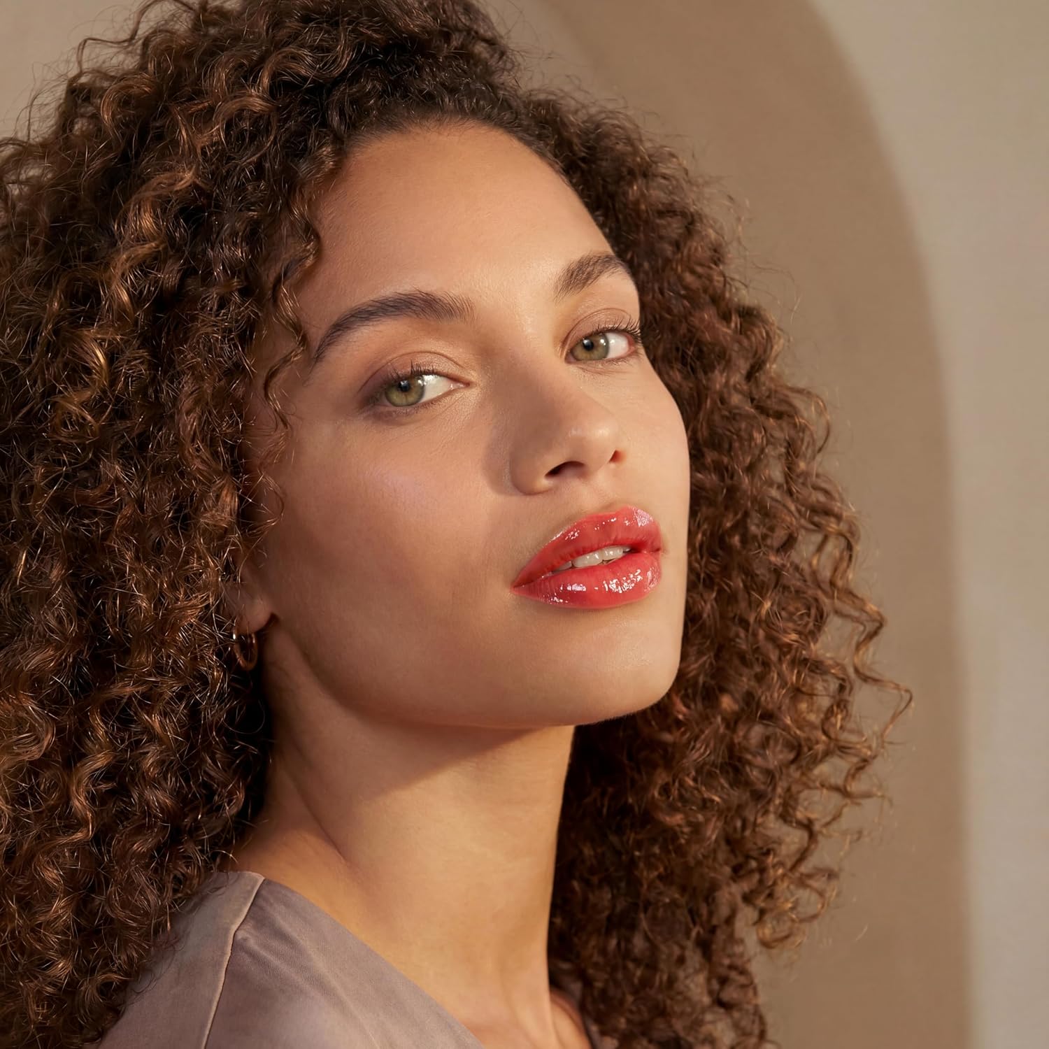 Gloss Labial Cristal Clear Kause Be | Brilho Natural com Ácido Hialurônico e Vitamina E | Hidratante, Textura Confortável e Não Pegajosa | Pode Usar Sozinho ou Sobre Batom (Beijo de Canela) - Imagem 6