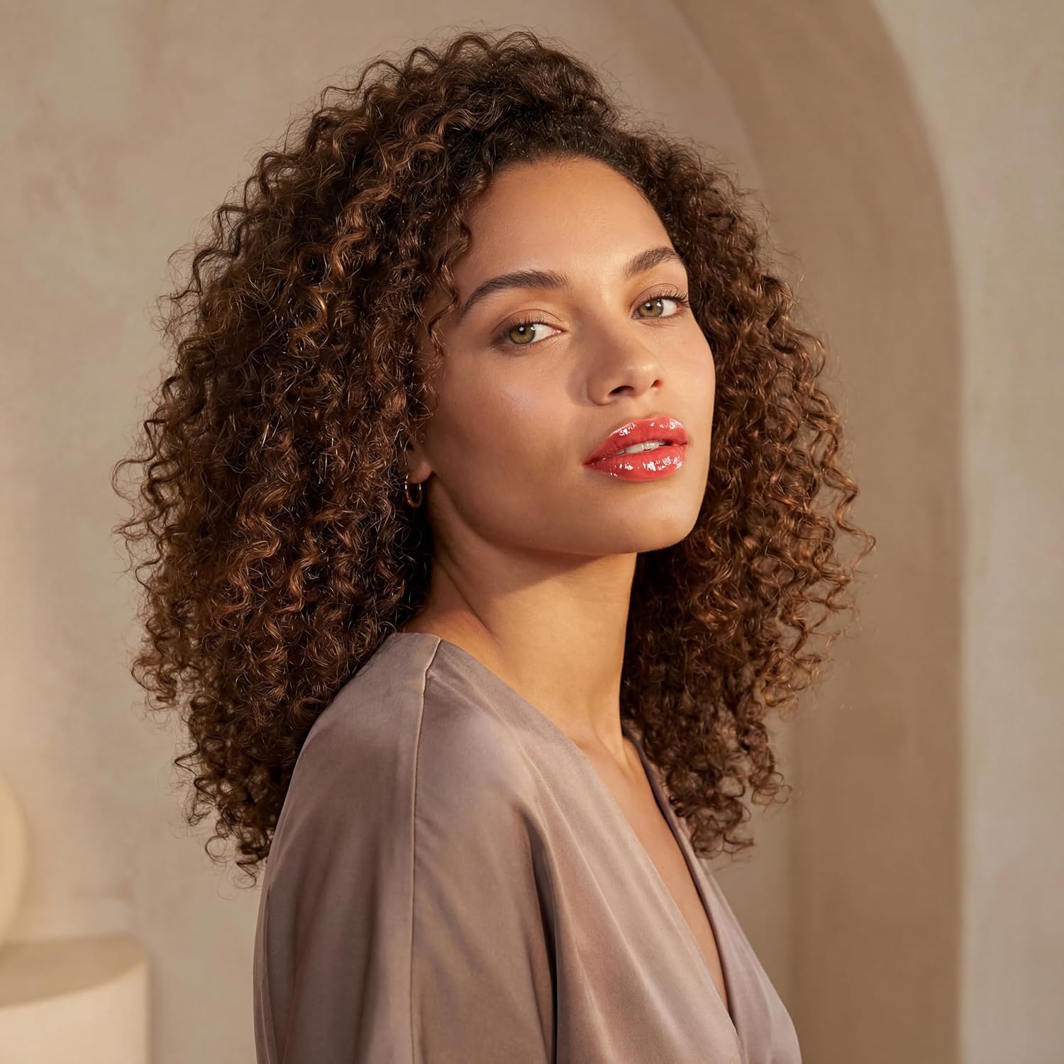 Gloss Labial Cristal Clear Kause Be | Brilho Natural com Ácido Hialurônico e Vitamina E | Hidratante, Textura Confortável e Não Pegajosa | Pode Usar Sozinho ou Sobre Batom (Beijo de Canela) - Imagem 5